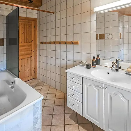 4 Bedroom Gorgeous In 度假居 尤坎
